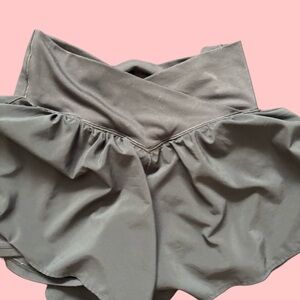 Arie offline cross over shorts size medium